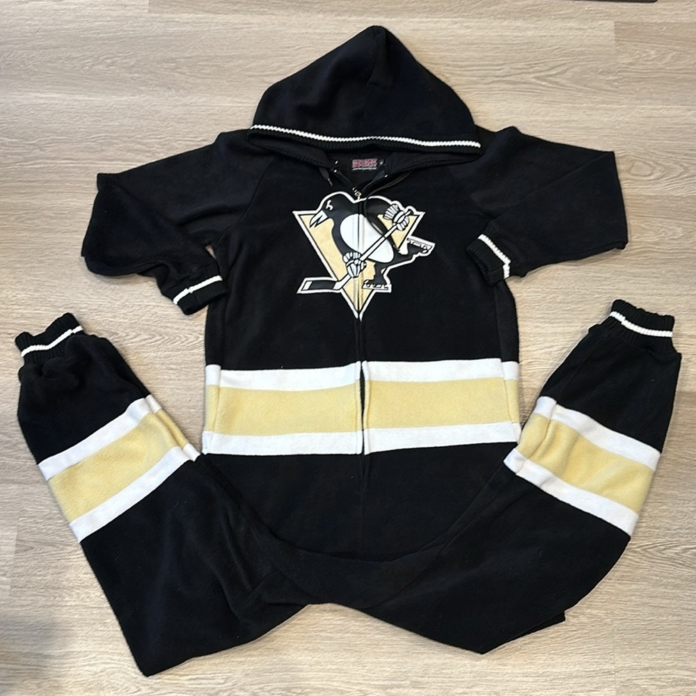 Pittsburgh Penguins NHL Onesie Size M